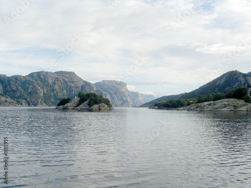 Foto: island in norway from the sea island in norway from the sea