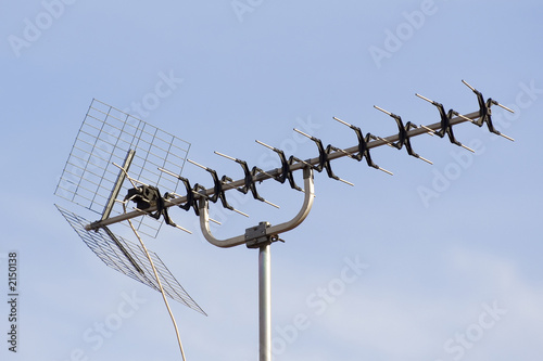 Photo: antenne hertzienne avec ciel en fond antenne hertzienne avec ciel en fond
