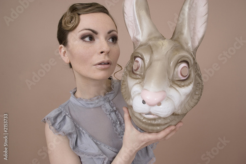 Foto: mädchen mit maske_03 mädchen mit maske_03