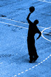 tir au basket en bleu