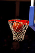 m&iacute;č v basketbalov&eacute; ko&scaron;e