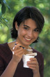 Photo: ragazza mangia yogurth ragazza mangia yogurth