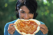 Photo: ragazza mangia la pizza ragazza mangia la pizza