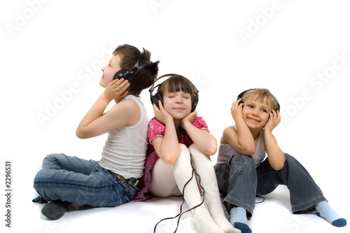 children listening to music