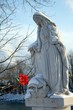 statue statue