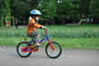 Photo: enfant à vélo enfant à vélo