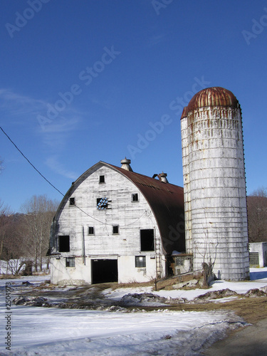 Photo: barn with silo barn with silo
