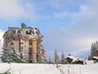 bâtiment à la neige