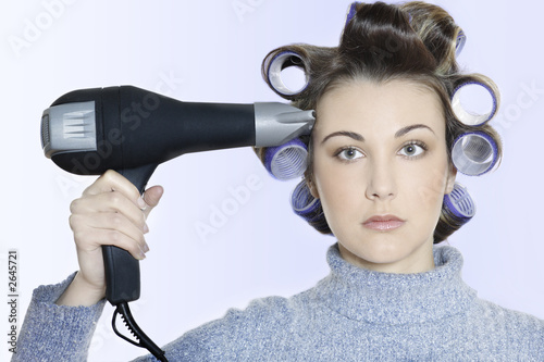 hair-curlers victim