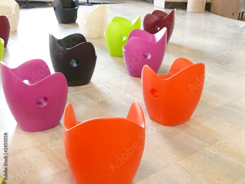 fauteuils colorés