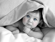 Foto: gorgeous baby under blanket gorgeous baby under blanket