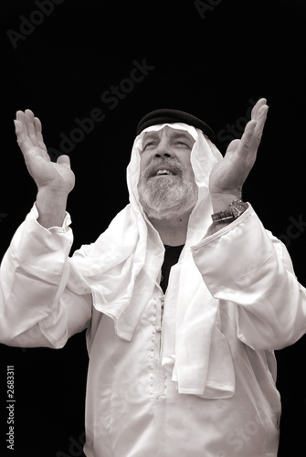 Photo: the sheik praying the sheik praying