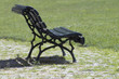 Foto: a bench in the park a bench in the park