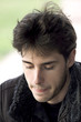 jeune homme triste et perplèxe