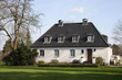 villa im grünen