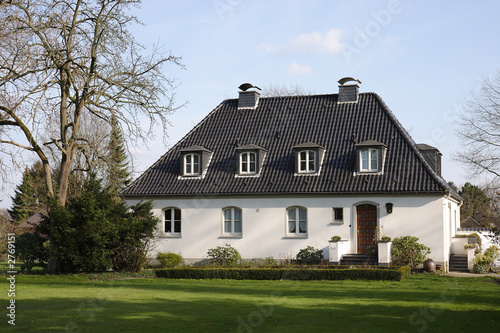 villa im grünen