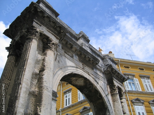 triumphbogen in pula