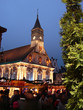 eglise et place éclairée pour noel