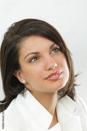 brune pensive