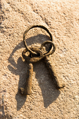 antique rusty keys antique rusty keys