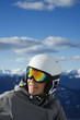 Foto: Teenage boy snowboarder in mountains. Teenage boy snowboarder in mountains.