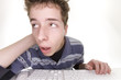 Foto: bored teenage boy using computer bored teenage boy using computer