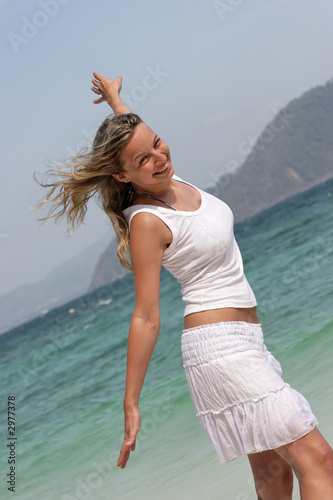 Foto: junge frau am strand junge frau am strand