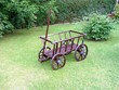 alter restaurierter handwagen