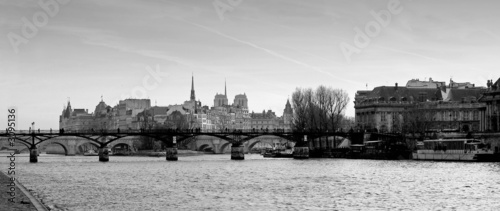 notre dame de paris noir et blanc