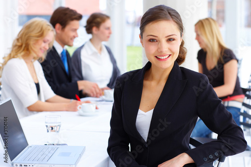 Foto: portrait of a female executive portrait of a female executive