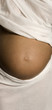 femme enceinte avec un drapé blanc femme enceinte avec un drapé blanc