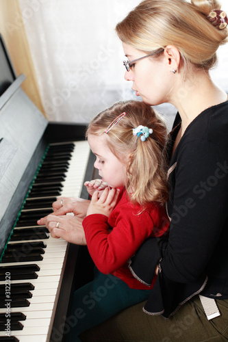 Foto: piano playing piano playing
