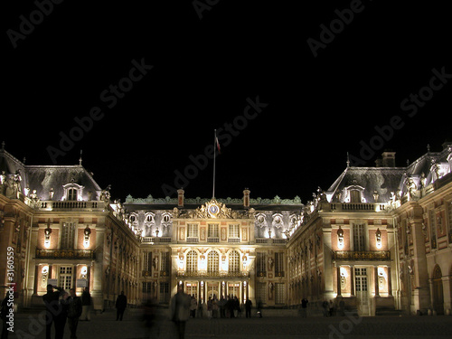 chateau de versailles de nuit