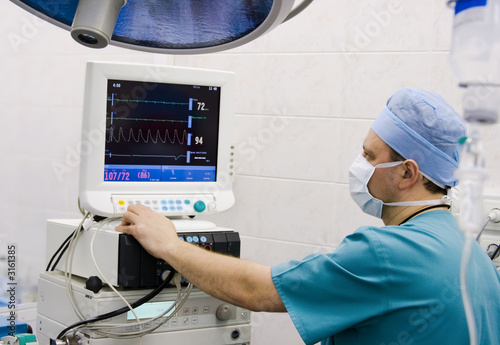 anesthesiologist in or