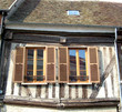 maison traditionnelle avec deux fenetres maison traditionnelle avec deux fenetres