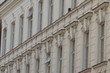 weiße hausfront