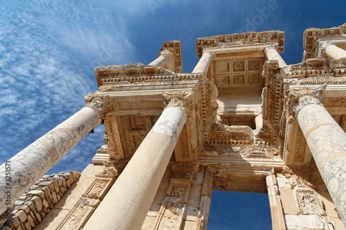 Foto: roman building roman building