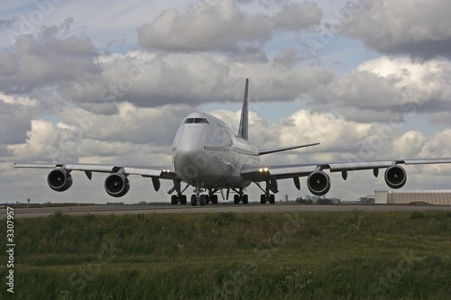 Foto: cargo airplane ready to leave on schiphol airport cargo airplane ready to leave on schiphol airport