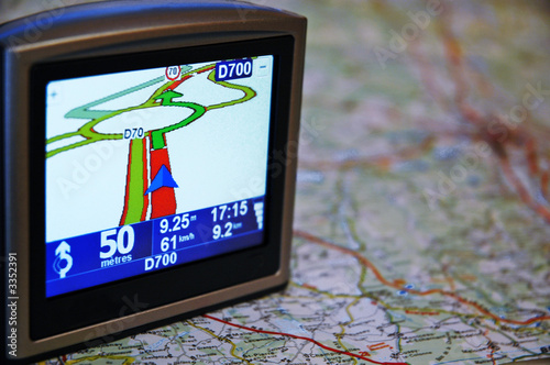 Foto: gps sur carte routière gps sur carte routière
