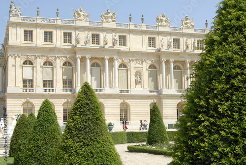au chateau de versailles... au chateau de versailles...