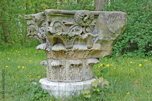 ancient style column