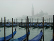 gondoles dans la brume à venise