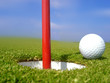 golf balle près du trou
