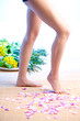 Frauenbeine bei Wellness-Behandlung