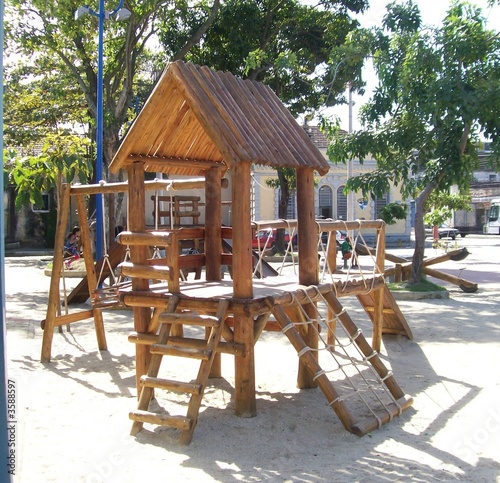 Photo: Cabana de Madeira em Parquinho Infantil Cabana de Madeira em Parquinho Infantil