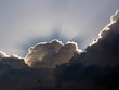 Sonne hinter schwarzer Woke