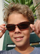 junge mit sonnebrille 06