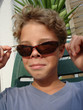 junge mit sonnebrille 02