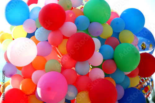 viele bunte luftballons