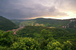paysage de montagne collines vertes coucher de soleil